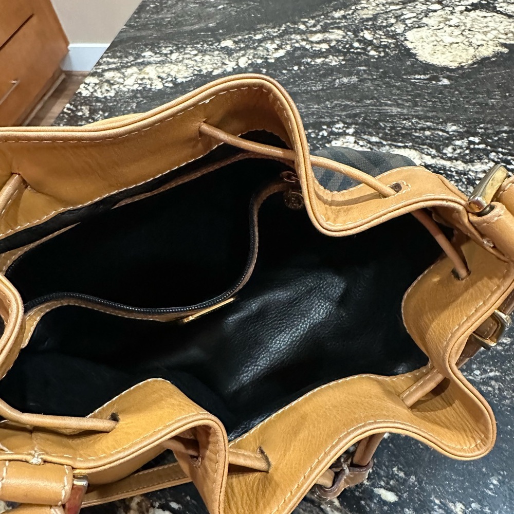 Fendi Tan and Black Striped Drawstring Bucket Bag🤎🖤 - Picture 11 of 15